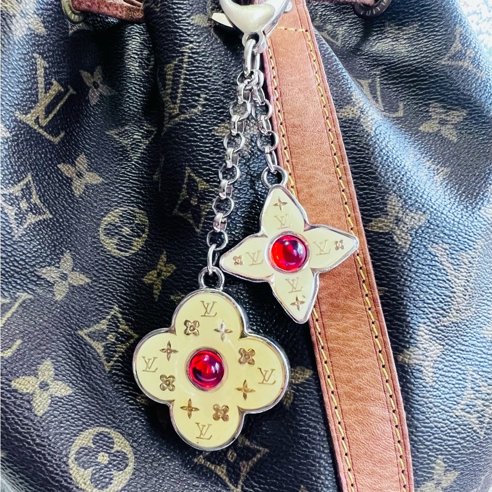Louis Vuitton Fleur de Monogram Gold Bag Charm Keychain Pendant LV Key Holder